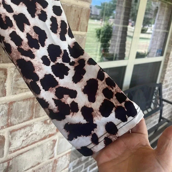 Amzplus Animal print Angled Hem V-neck Tunic Top - Picture 3 of 9